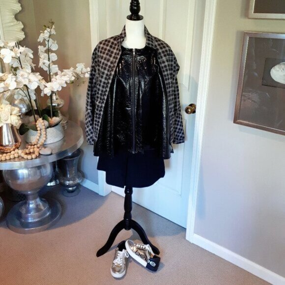 EUC Misty Mountain black grey activewear short jacket - Picture 4 of 6